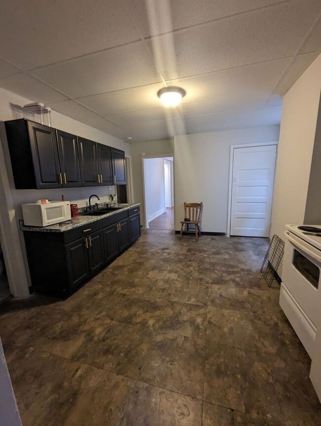 Building Photo - 418 11th St