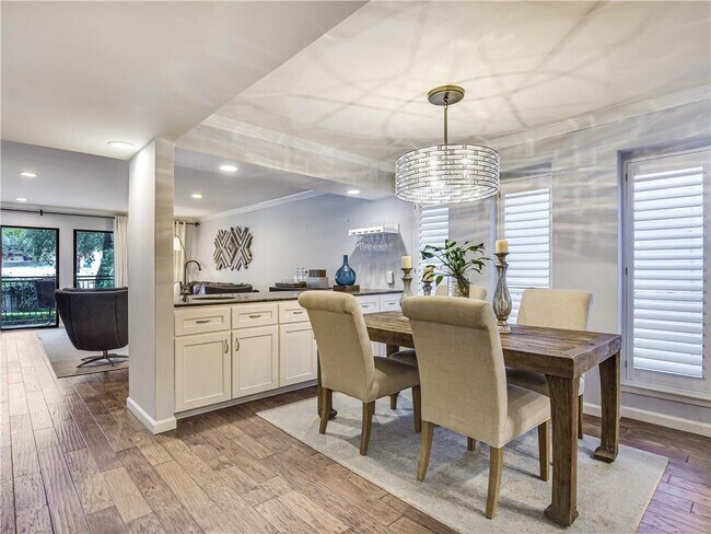 Building Photo - 1500 Scenic Dr