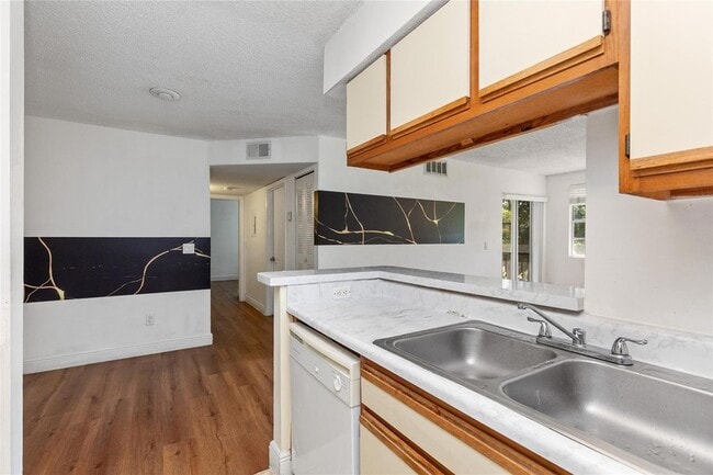 Building Photo - 1237 SW 46th Ave