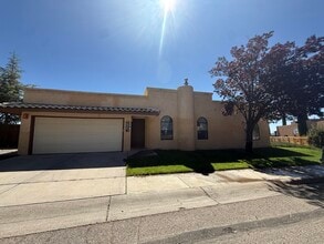 Building Photo - 7200 Whippoorwill Ln NE
