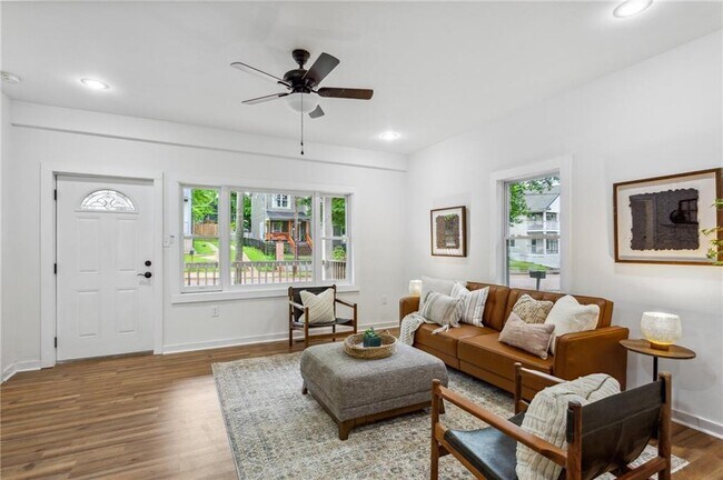 Foto del edificio - 698 Garibaldi St SW