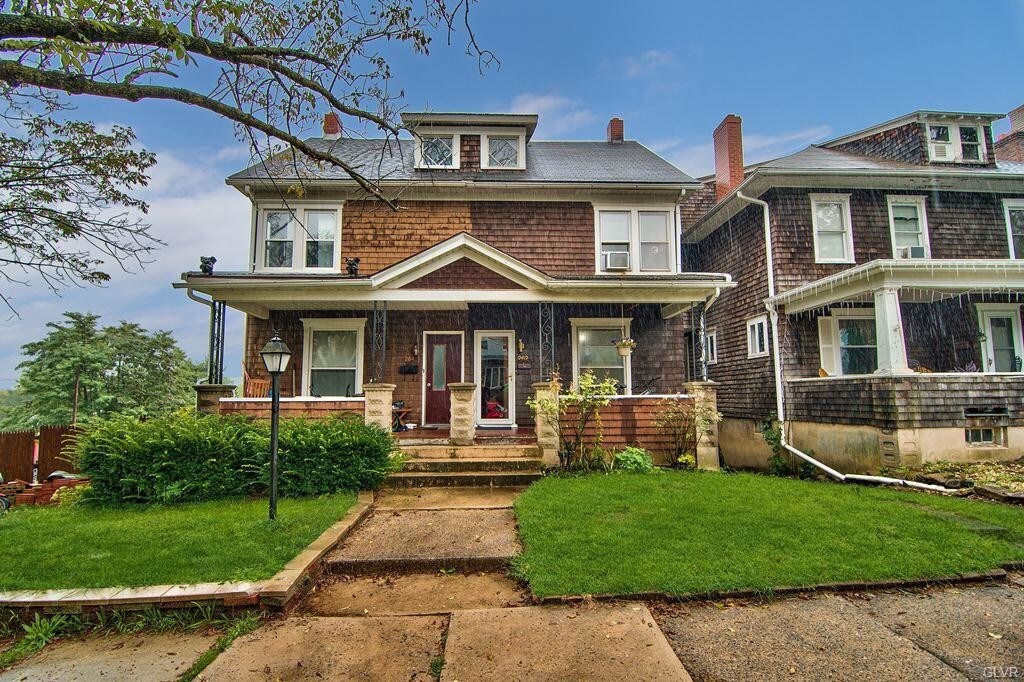 Primary Photo - 262 Columbia Ave