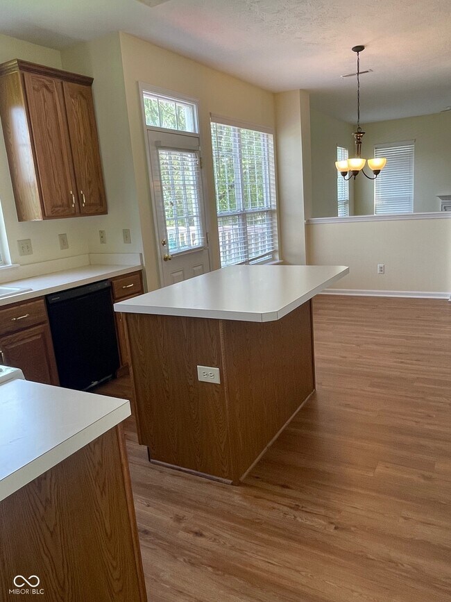 Foto del edificio - 5806 Tanager Ln