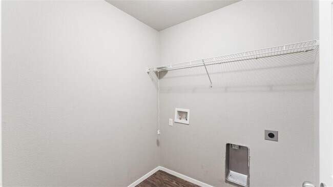 Foto del edificio - 3408 Alliance Dr