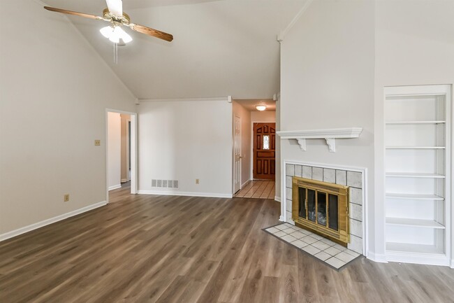 Building Photo - 6596 E Crystal Oak Cove