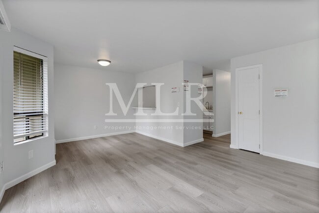 Building Photo - 1700 Lake Park Dr SW
