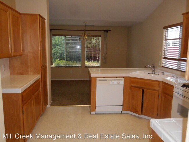 Building Photo - 3 br, 2 bath House - 3923 S. Julieann