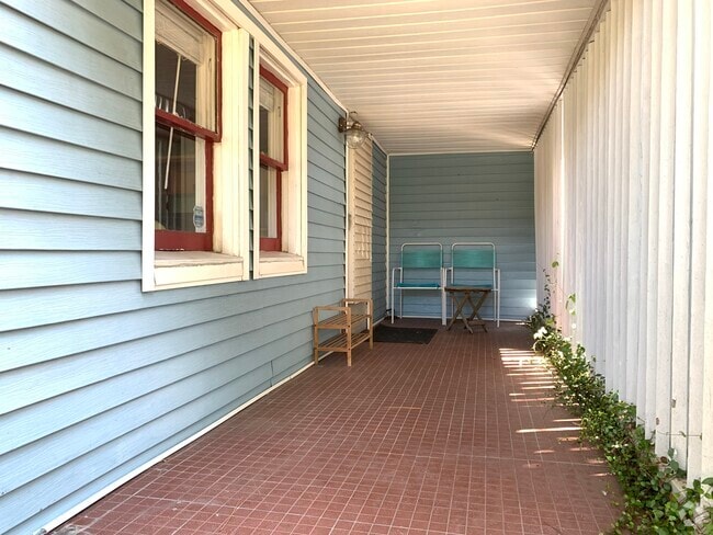 Building Photo - 4408 Avenue S 1/2