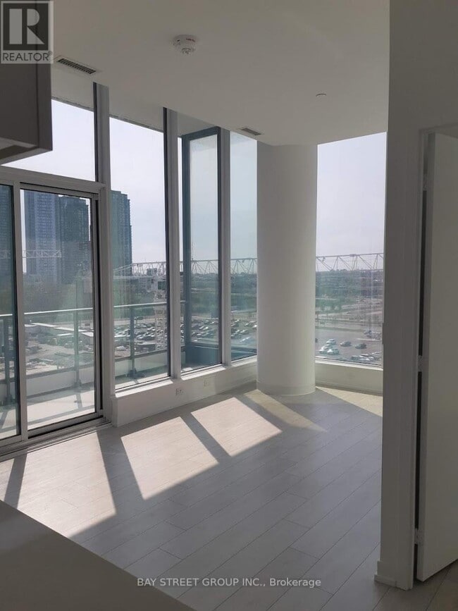 Photo du bâtiment - 950 Portage Pkwy