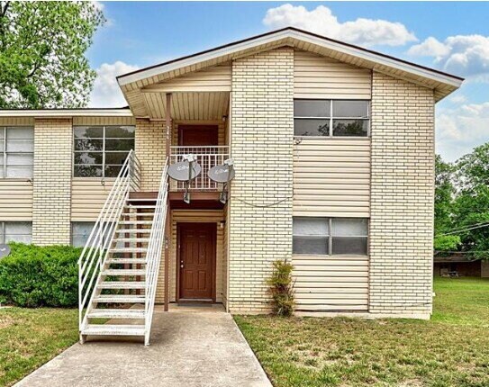 Building Photo - "Charming 2-Bed Retreat in San Marcos – Cozy 790 Sq Ft Living Space!"