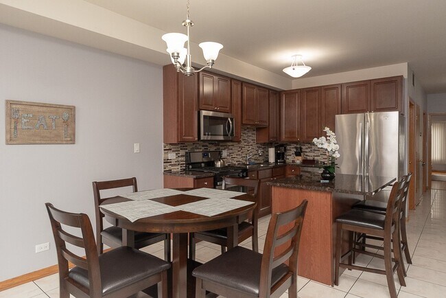 Foto del edificio - 1222 W Belmont Ave