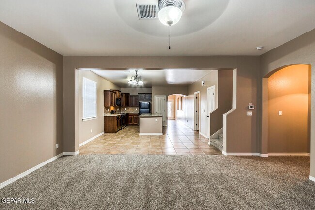 Building Photo - 14313 S Cave Ave