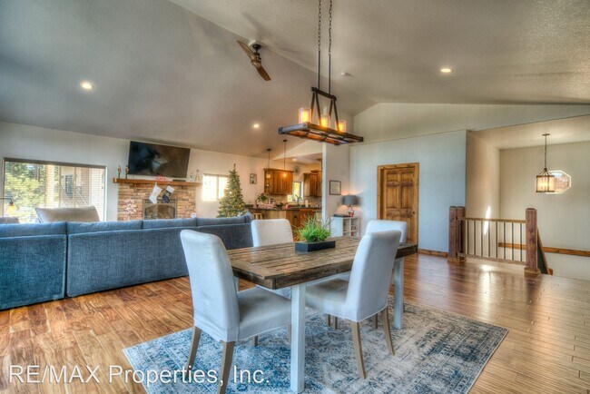 Building Photo - 4 br, 3 bath House - 200 Iron Eagle Pt.