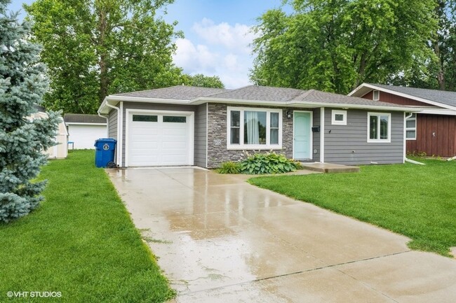 Building Photo - $1400 Rent