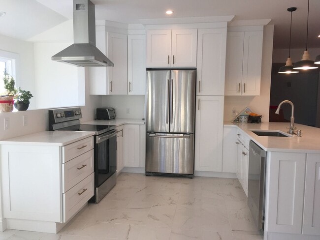 Building Photo - Charming 3 Bedroom, 2 Bathroom Single Fami...