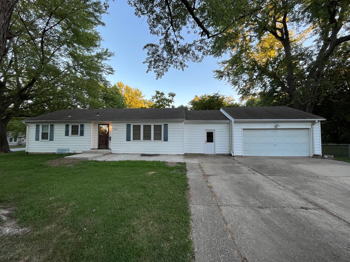 Primary Photo - 7401 E 105th St