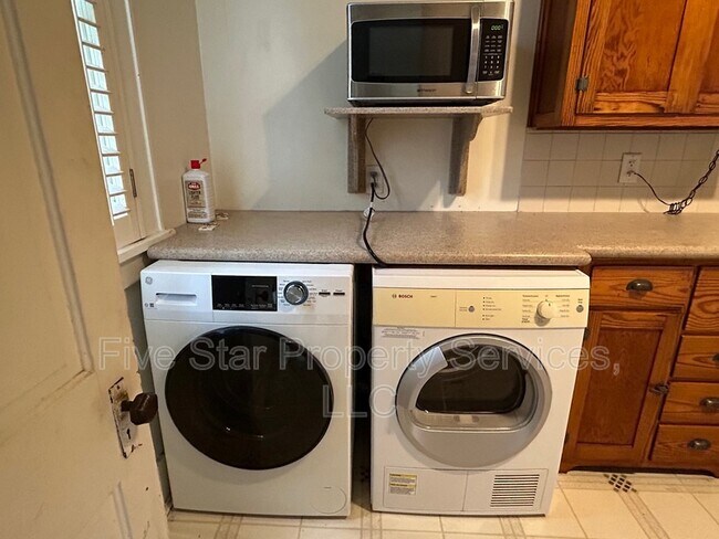 Foto del edificio - 908 E Reservoir St