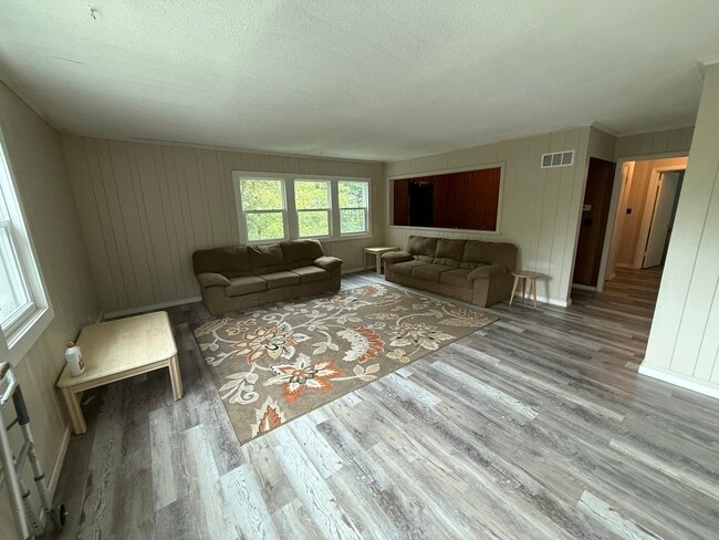 Foto del edificio - 1005 Cherry Valley Rd