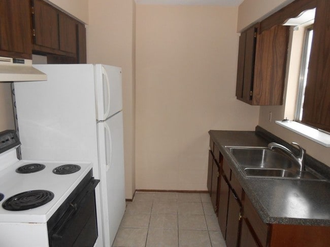 Building Photo - 1707 Oakmont St NW