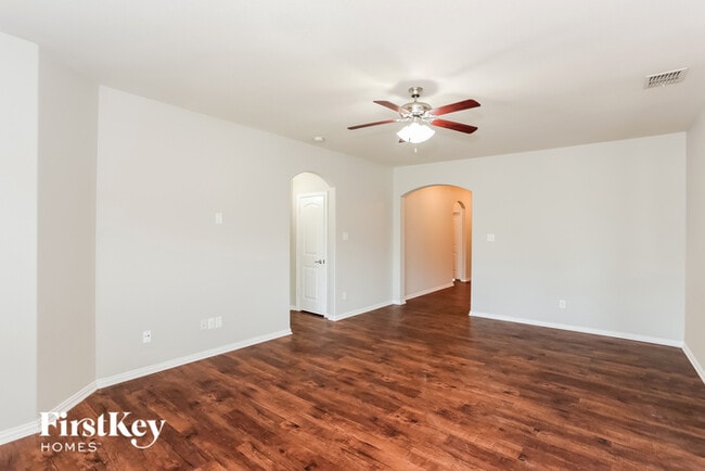 Building Photo - 927 Ranch Rd