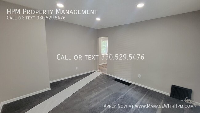 Foto del edificio - 392 Bailey Ct