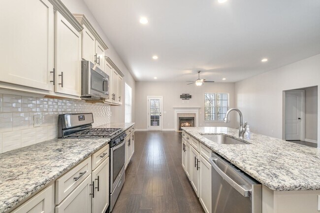 Building Photo - Charming Nolensville Home with Elegant Des...