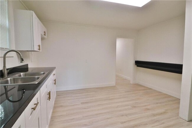 Building Photo - 61325 Holly Dr