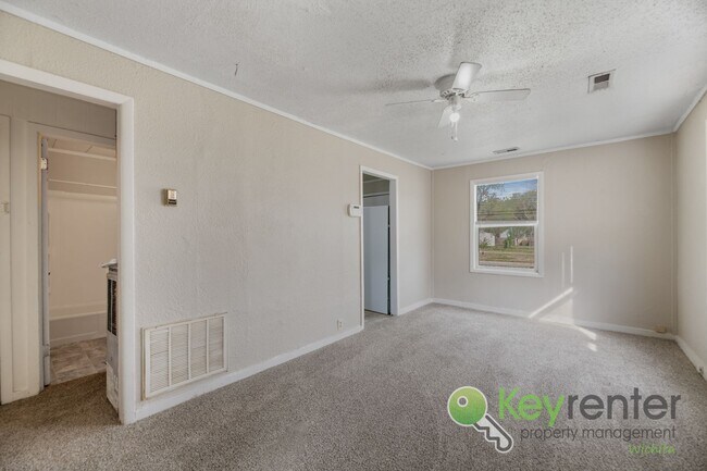 Foto del edificio - 4301 E Whitney Ln