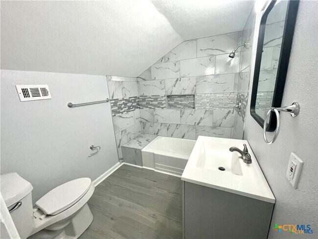Foto del edificio - 743 E 13th Ave