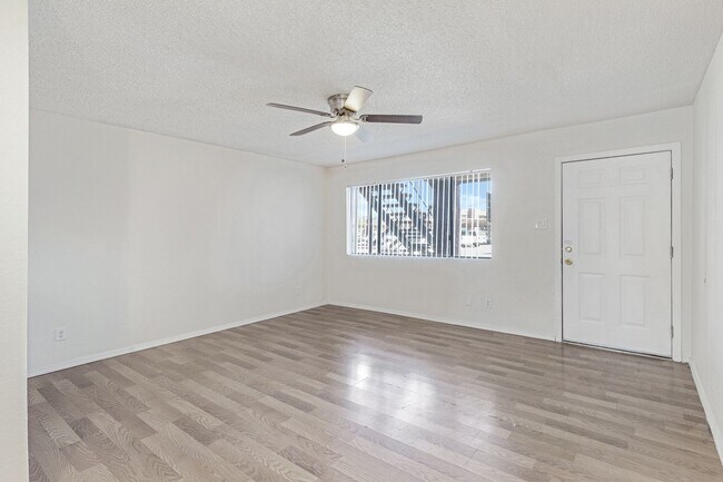 Building Photo - ADORABLE 1 bed/1bath CONDO**Section 8 Acce...