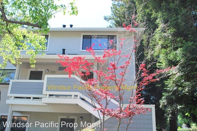 Building Photo - 2 br, 2.5 bath House - 2574 Oak Road #200