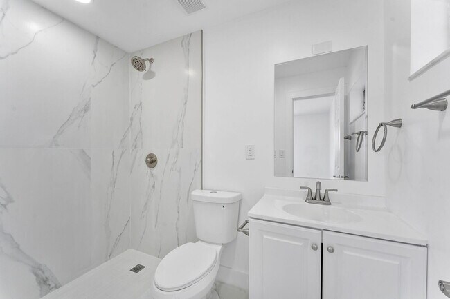 Foto del edificio - 120 NE 5th St