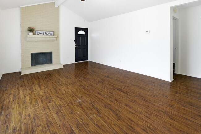 Building Photo - 3324 Green Ridge St