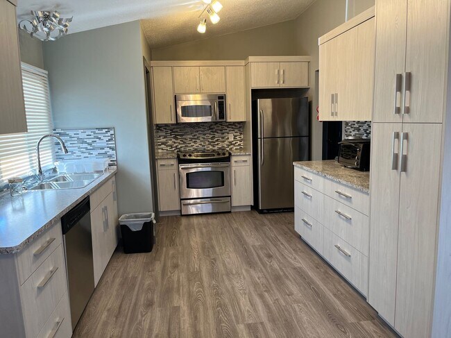 Photo du bâtiment - 3 Bed 1 Bath Unit in Ponoka, AB
