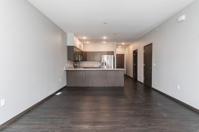 Building Photo - End Unit Townhome Just Blocks Away From Do...