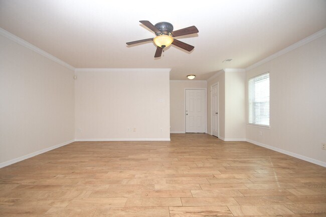 Foto del edificio - 3306 Southern Grove Ln