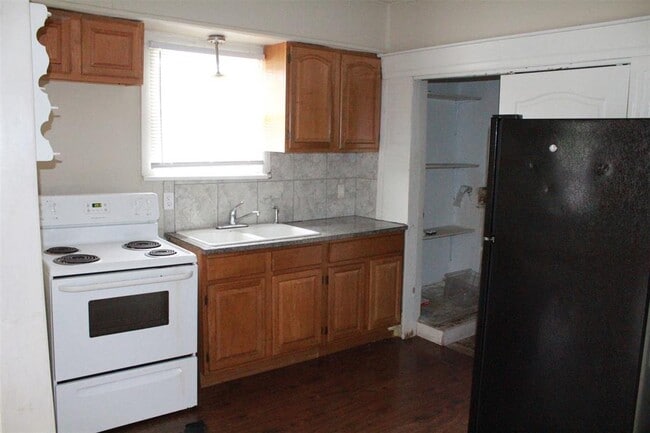 Building Photo - 2701 Truxillo St