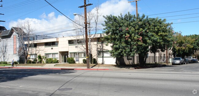 Building Photo - 15405 Vanowen St
