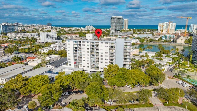 Foto del edificio - 6900 Bay Dr E