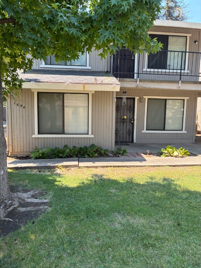 Building Photo - 1694 Conestoga Dr