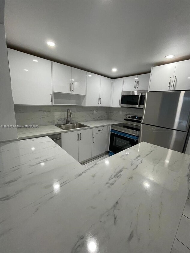 Foto principal - 1465 NE 123rd St