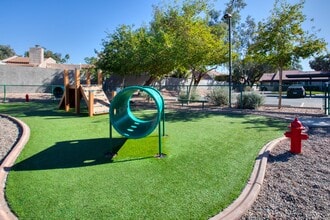 Building Photo - Willow Creek