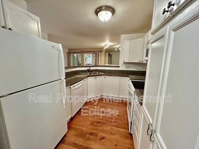 Foto del edificio - 5000 NW Village Park Dr