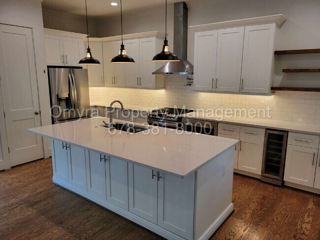 Foto del edificio - Luxurious 4 Bedroom Home near Grant Park!