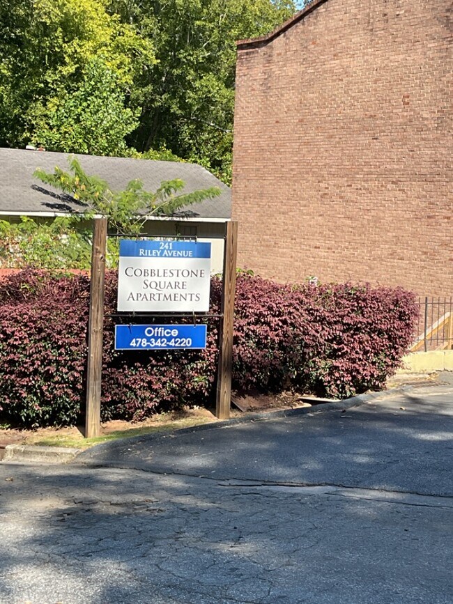 Foto del edificio - 241 Riley Ave