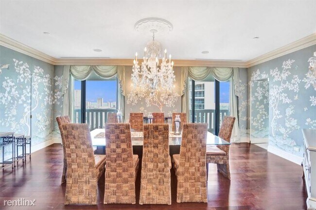 Foto del edificio - 3000 E Island Blvd