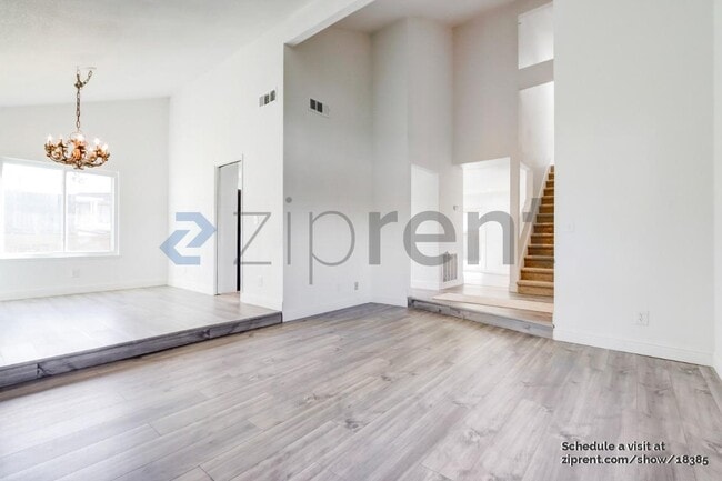 Building Photo - Unit