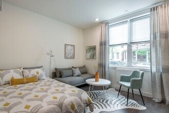 Interior Photo - Luna on Pine