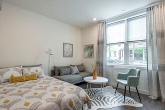 Interior Photo - Luna on Pine