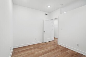 Interior Photo - The Crown on Leland